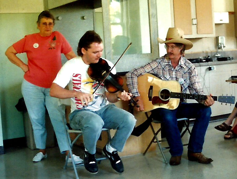 Vesta-watches-Steve-&-Bob-in-Classroom-FofAFT