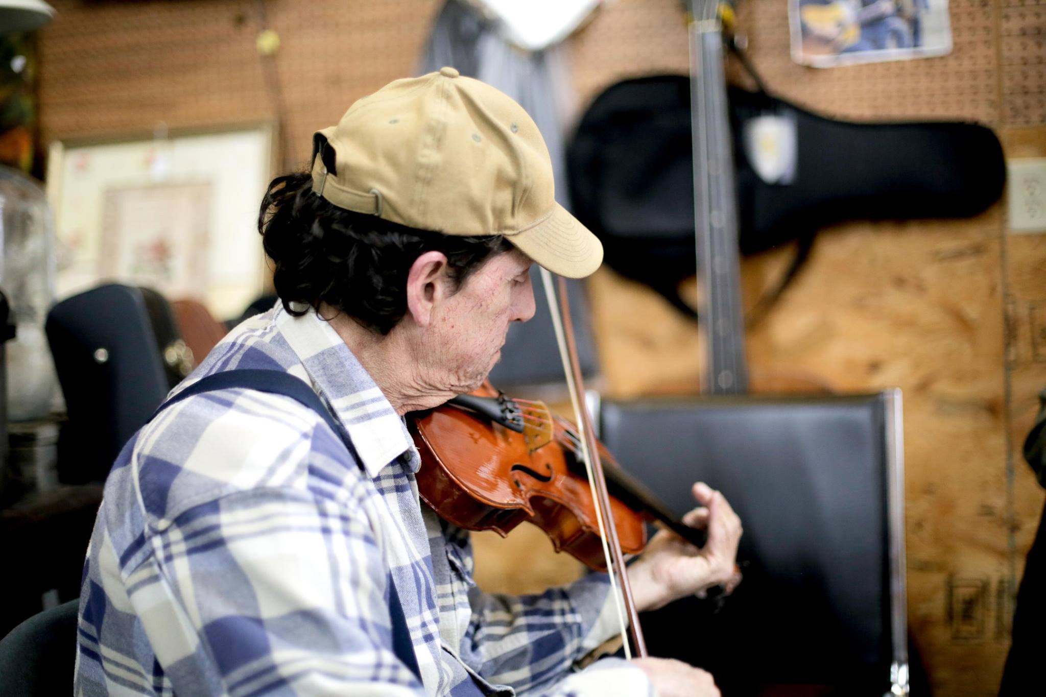 Michael-at-Hwy-111-Flea-Market-Dec-2017-from-TN-Folklife-Prog